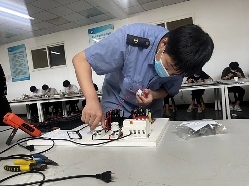 石家莊新鐵軌道交通中專學(xué)校2023年報(bào)名方式介紹 學(xué)校新聞