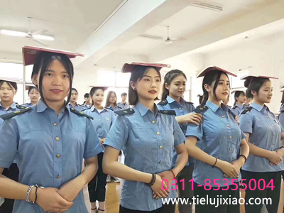 女孩子上鐵路哪個(gè)專(zhuān)業(yè)好一些 學(xué)校新聞